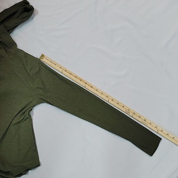 Very Nice Old Navy Active Wear Shirt - Picture 4 of 8